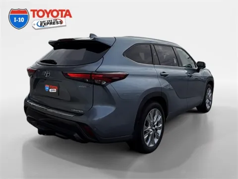 More photos of 2024 Toyota Highlander Hybrid Limited at I-10 Toyota, CA