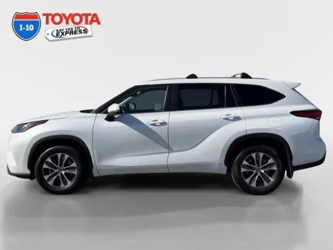 Photos of 2023 Toyota Highlander XLE for sale in Indio, CA at I-10 Toyota
