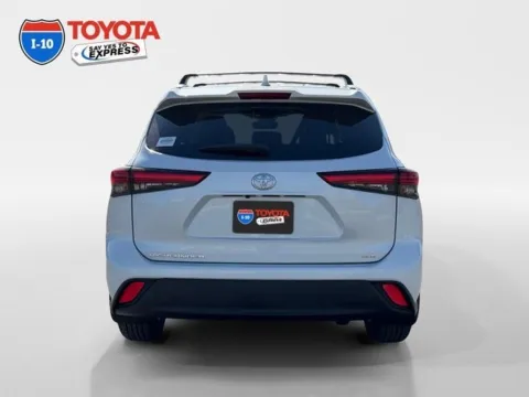 More photos of 2023 Toyota Highlander XLE at I-10 Toyota, CA