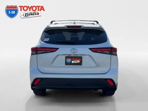 More photos of 2023 Toyota Highlander XLE at I-10 Toyota, CA