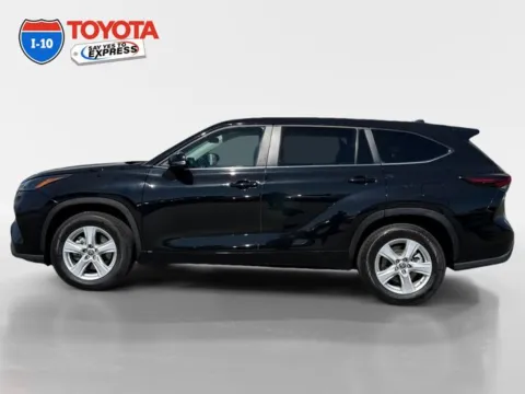 Photos of 2024 Toyota Highlander LE for sale in Indio, CA at I-10 Toyota