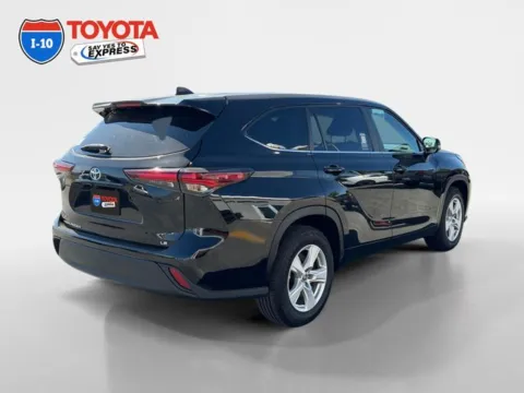 More photos of 2024 Toyota Highlander LE at I-10 Toyota, CA