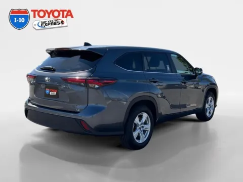 More photos of 2025 Toyota Highlander LE at I-10 Toyota, CA