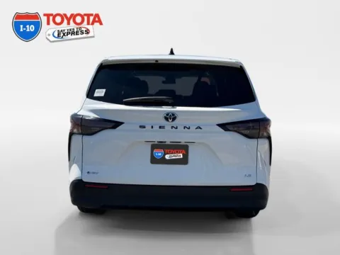 More photos of 2025 Toyota Sienna LE at I-10 Toyota, CA