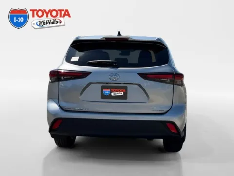 More photos of 2024 Toyota Highlander LE at I-10 Toyota, CA