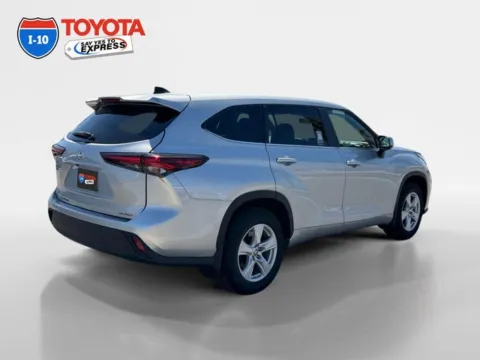 More photos of 2024 Toyota Highlander LE at I-10 Toyota, CA