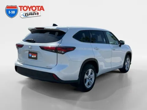More photos of 2024 Toyota Highlander LE at I-10 Toyota, CA