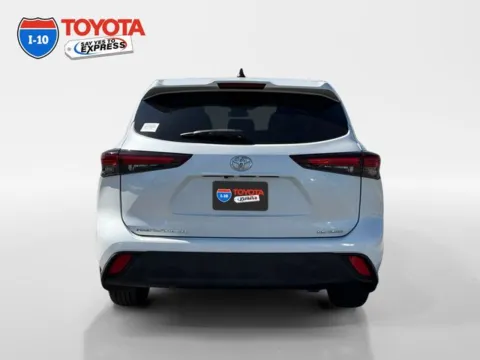 More photos of 2024 Toyota Highlander LE at I-10 Toyota, CA