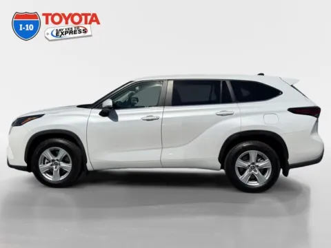 Photos of 2024 Toyota Highlander LE for sale in Indio, CA at I-10 Toyota