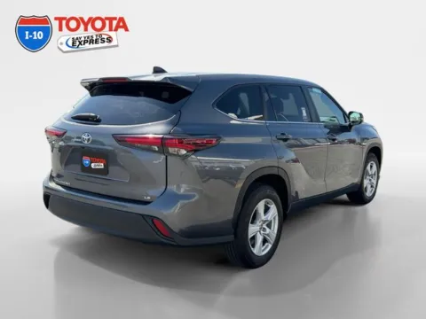 More photos of 2024 Toyota Highlander LE at I-10 Toyota, CA