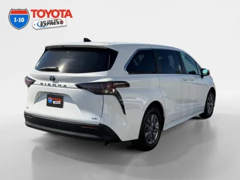 More photos of 2025 Toyota Sienna LE at I-10 Toyota, CA