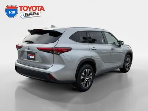 More photos of 2022 Toyota Highlander XLE at I-10 Toyota, CA