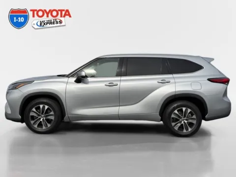 Photos of 2022 Toyota Highlander XLE for sale in Indio, CA at I-10 Toyota