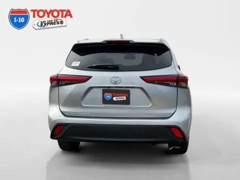 More photos of 2022 Toyota Highlander XLE at I-10 Toyota, CA