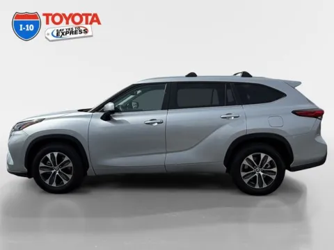 Photos of 2023 Toyota Highlander XLE for sale in Indio, CA at I-10 Toyota