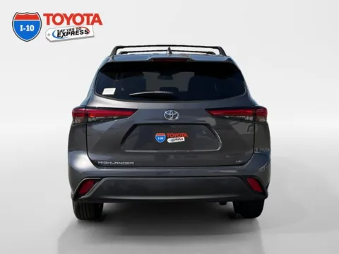 More photos of 2021 Toyota Highlander LE at I-10 Toyota, CA