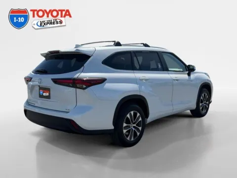 More photos of 2025 Toyota Highlander XLE at I-10 Toyota, CA
