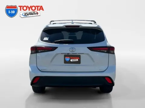 More photos of 2025 Toyota Highlander XLE at I-10 Toyota, CA