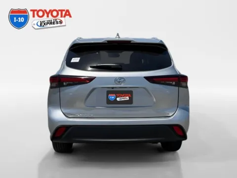 More photos of 2024 Toyota Highlander XLE at I-10 Toyota, CA