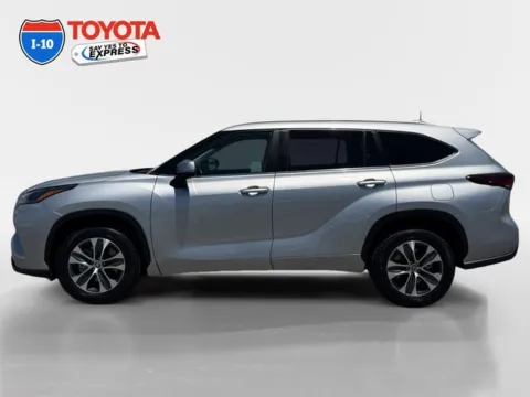 Photos of 2024 Toyota Highlander XLE for sale in Indio, CA at I-10 Toyota