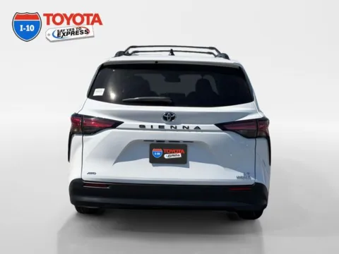More photos of 2022 Toyota Sienna LE at I-10 Toyota, CA