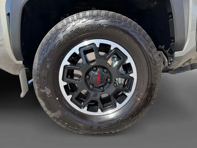 Toyota Tacoma photo 12