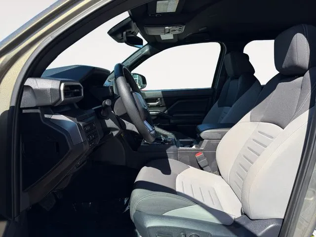 Toyota Tacoma photo 9