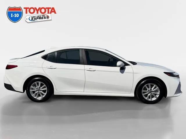 Toyota Camry photo 6