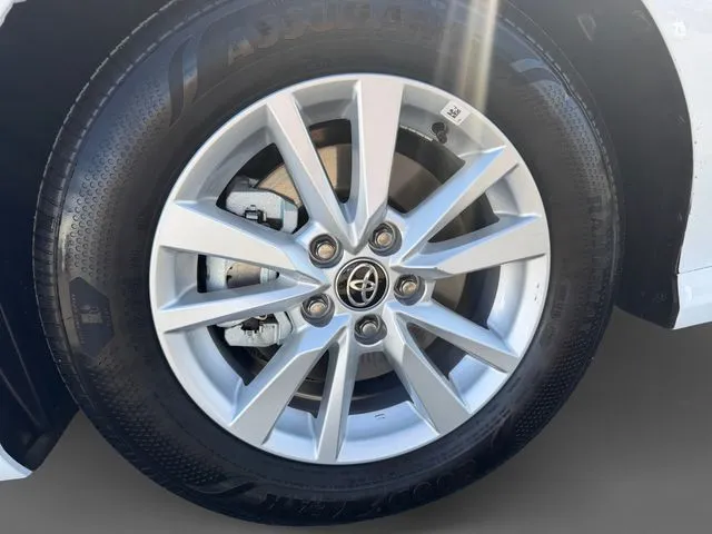 Toyota Camry photo 12