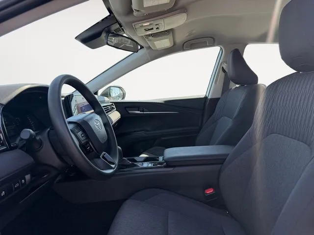 Toyota Camry photo 9
