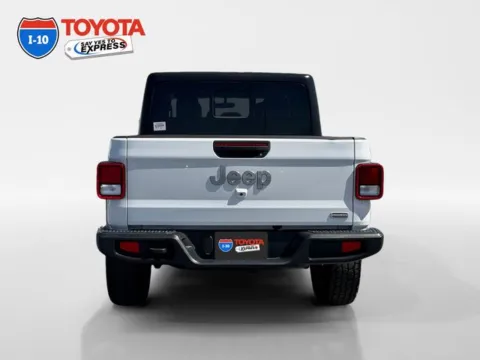 More photos of 2020 Jeep Gladiator Overland at I-10 Toyota, CA