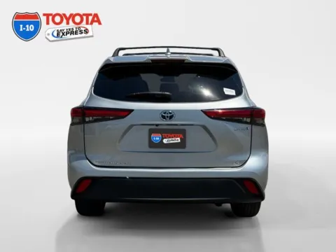 More photos of 2020 Toyota Highlander Hybrid LE at I-10 Toyota, CA
