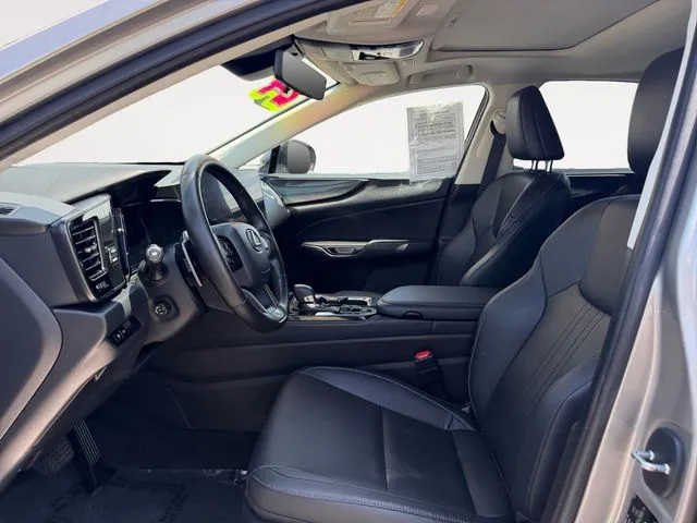 Lexus NX photo 9