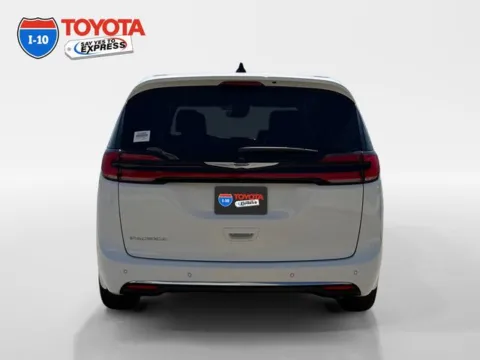 More photos of 2025 Chrysler Pacifica Select at I-10 Toyota, CA