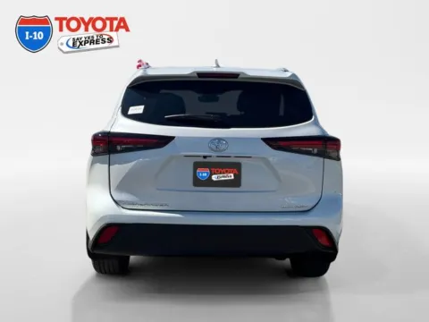 More photos of 2026 Toyota Highlander XLE at I-10 Toyota, CA