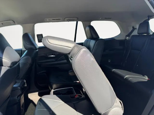 Toyota Grand Highlander photo 11