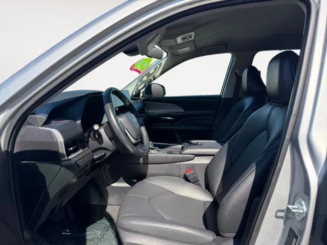 Toyota Grand Highlander photo 9
