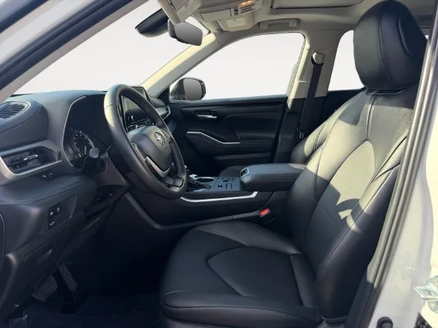 Toyota Highlander photo 9