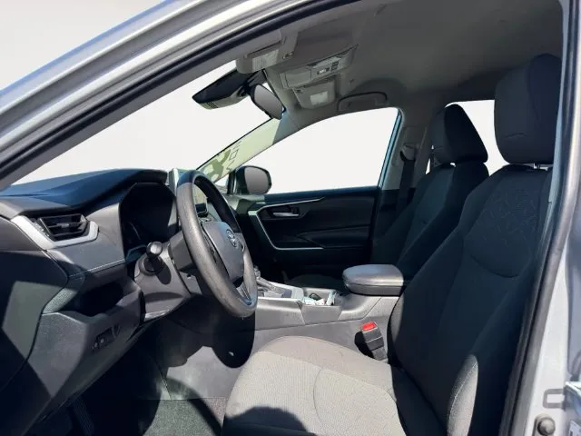 Toyota RAV4 photo 9