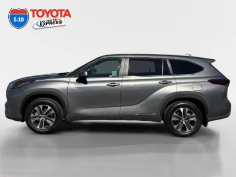 Photos of 2026 Toyota Highlander XLE for sale in Indio, CA at I-10 Toyota