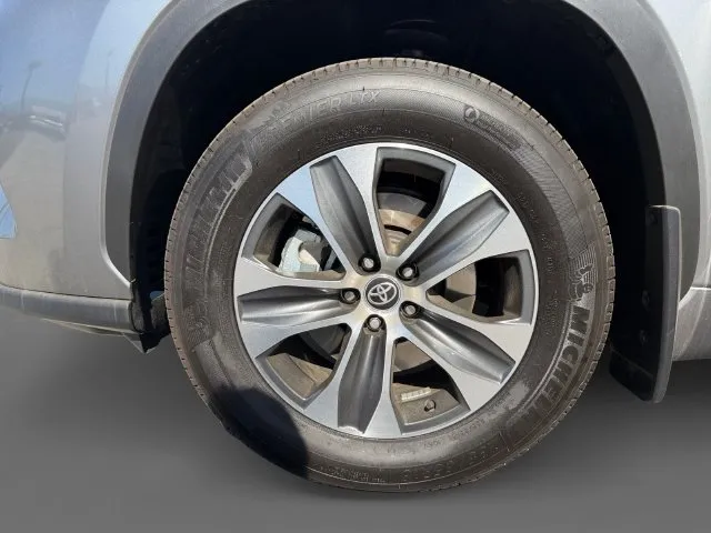 Toyota Highlander photo 12