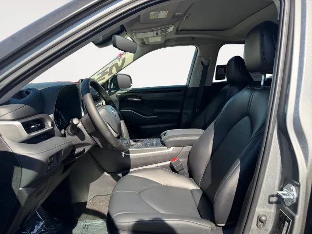 Toyota Highlander photo 9