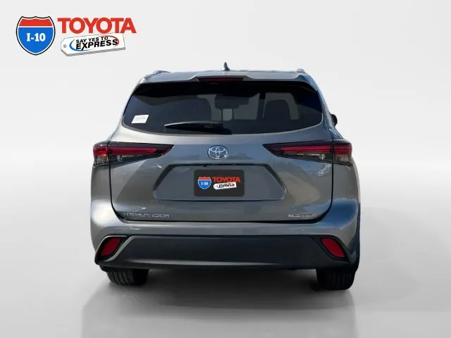 Toyota Highlander photo 4