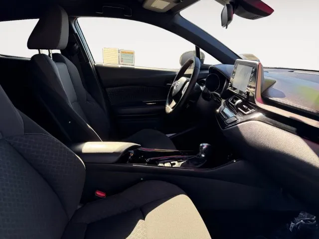 Toyota C-HR photo 13