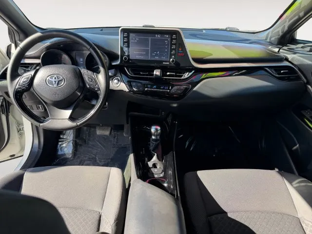 Toyota C-HR photo 10