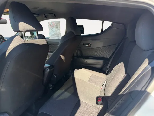 Toyota C-HR photo 11