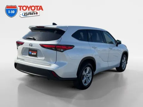 More photos of 2023 Toyota Highlander LE at I-10 Toyota, CA