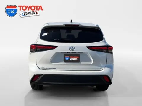More photos of 2023 Toyota Highlander LE at I-10 Toyota, CA
