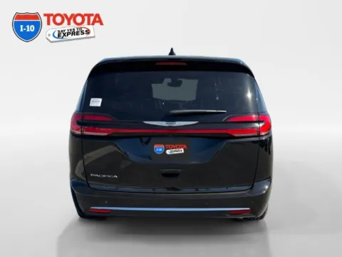 More photos of 2025 Chrysler Pacifica Select at I-10 Toyota, CA