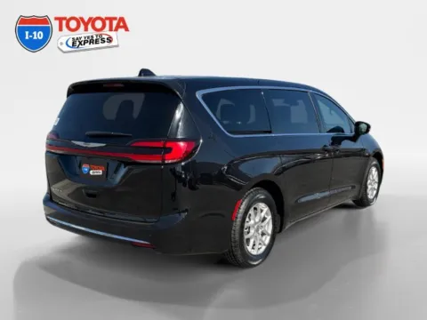 More photos of 2025 Chrysler Pacifica Select at I-10 Toyota, CA